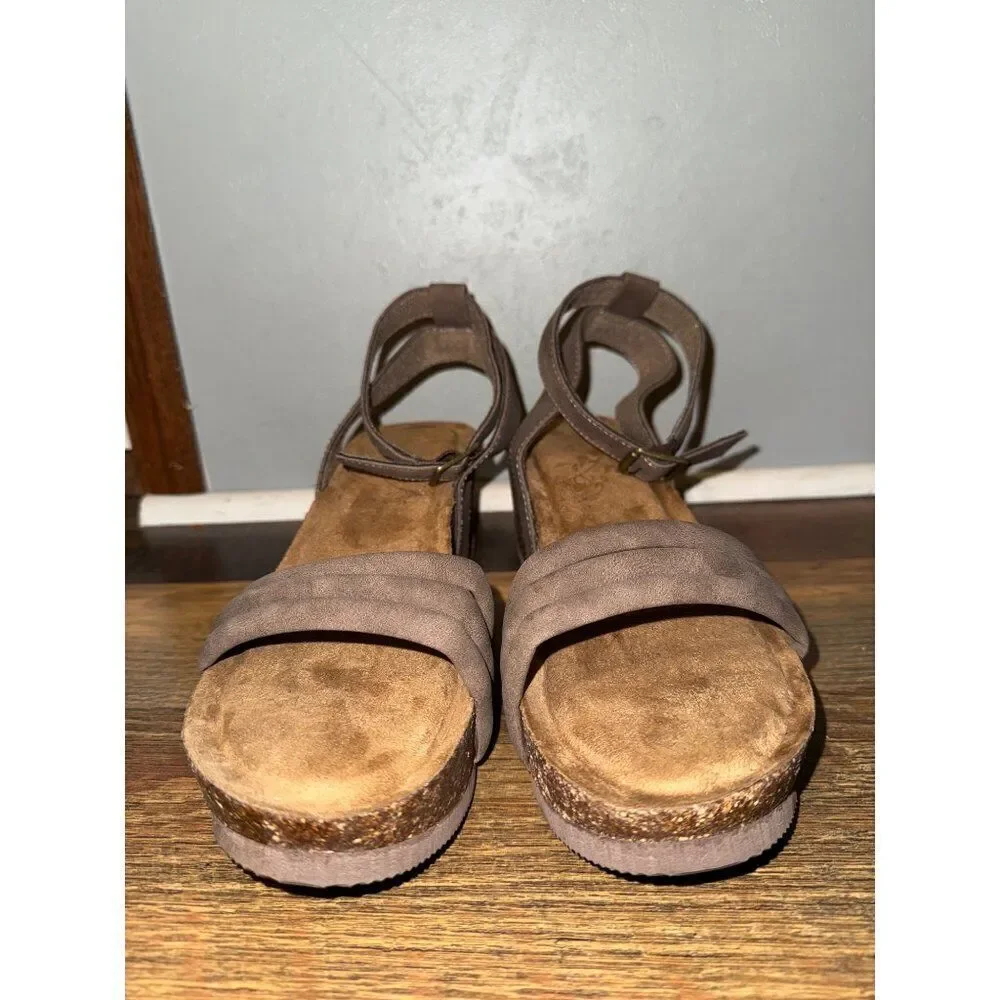 Maurice’s‎ Cami Comfort Wedge Heel Size 10